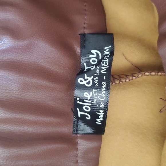 JOLIE & JOY WOMEN'S LEATHER LIKE SHORT BROWN SIZE MEDIUM - Picture 3 of 6